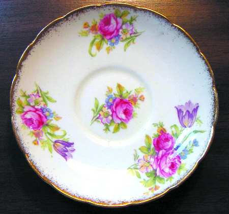 Foley Tulip (Scalloped, Brush Gold Trim) Saucer