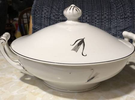 FUK36 Oval Covered Vegetable