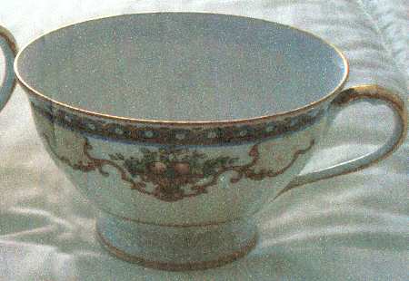 FUR47 Footed Cup