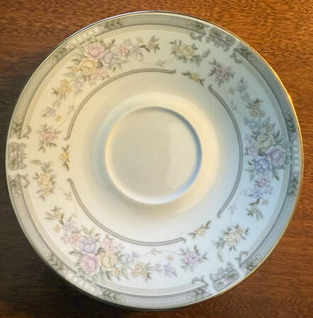 Southampton (Design on Edge) Saucer