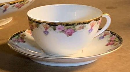 02572 Flat Cup & Saucer Set