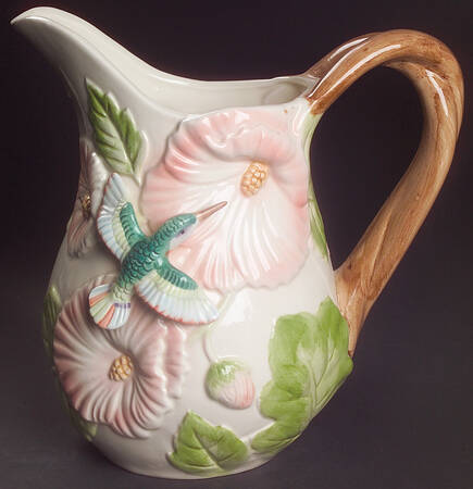 Hummingbird (Sculpted) 64 Oz Pitcher
