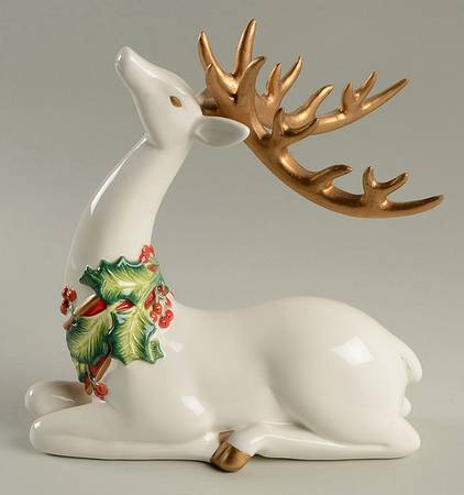 Noel Classique Deer Figurine