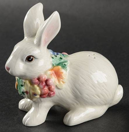 Sonoma Pepper Shaker