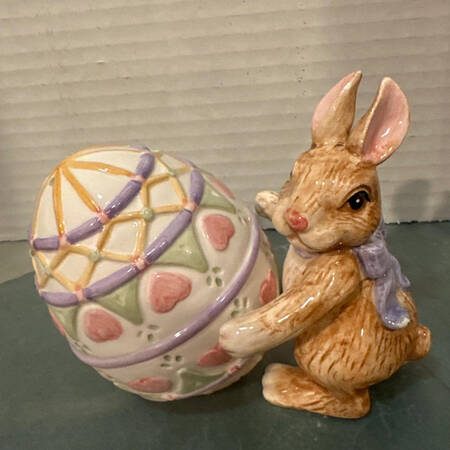 Bunnies & Bows Salt Shaker