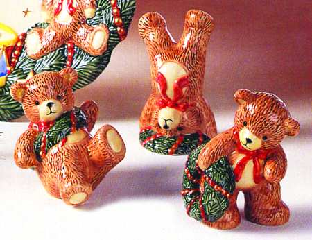 Toy Wreath Bear Figurine