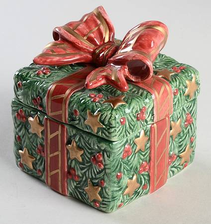 Toy Wreath Square Box with Lid