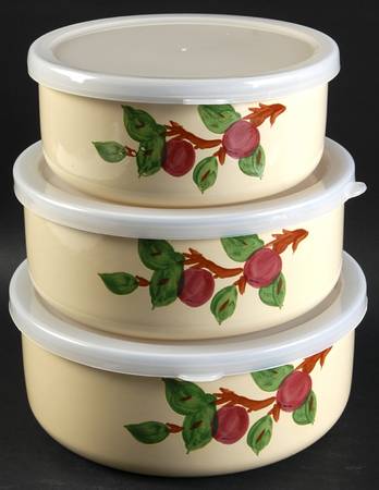 Apple (China,  Apple Backstamp) 3 Pc Metal Bowl W/Plastclid (5 3/4",6 3/4",7 1/4")