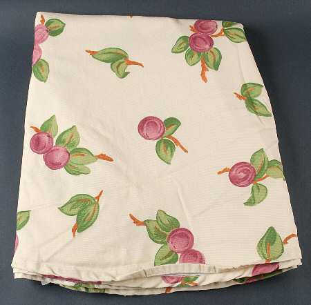 Apple (China,  Apple Backstamp) 70" Round Tablecloth