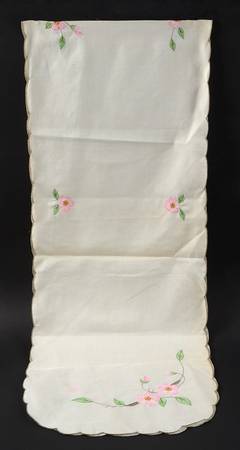 Desert Rose (China) 13" X 66" Cloth Table Runner