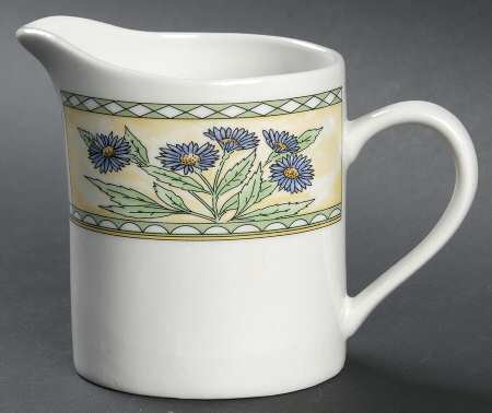 Chantilly Creamer