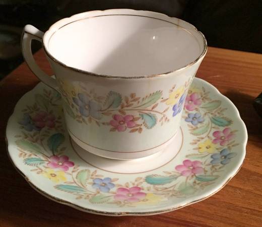 V2680 Footed Cup & Saucer Set