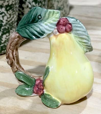 Holiday Pear Napkin Ring