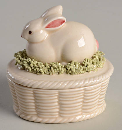 Country Day Figural Covered Box