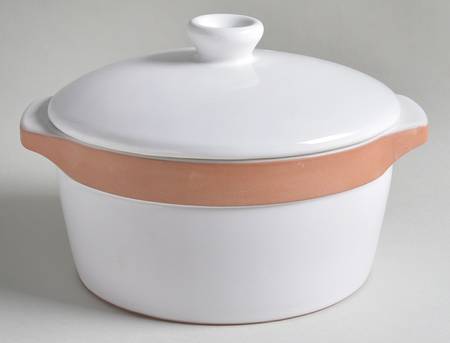 Plainsman White Sand 2 Qt Round Covered Casserole