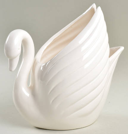 Total Color Spectrum White 6" Swan Vase