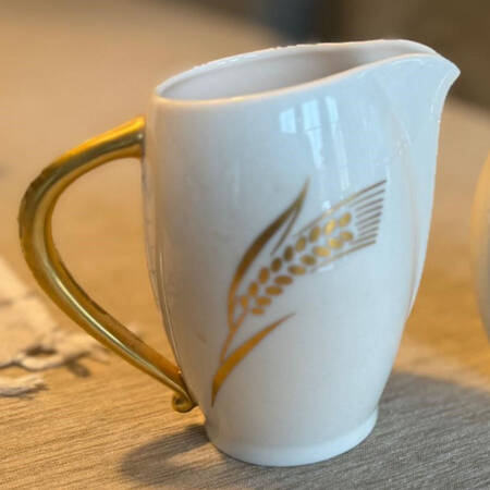 Chalice No Color Band (Gold Trim) Creamer