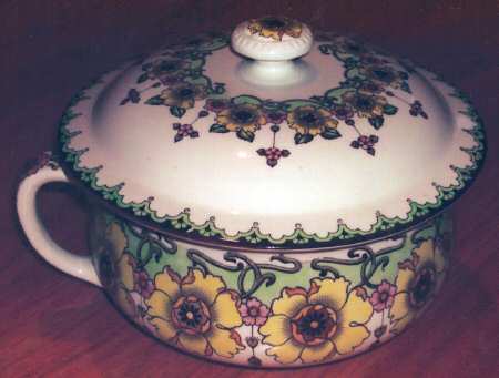 Beatrice Chamber Pot & Lid