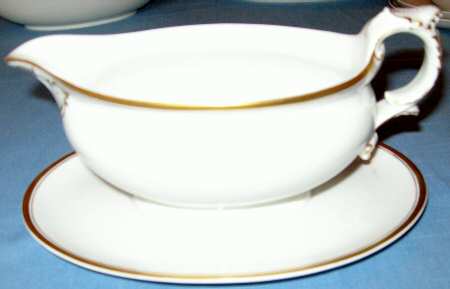 Cortesia Gravy Boat with Attached Underplate