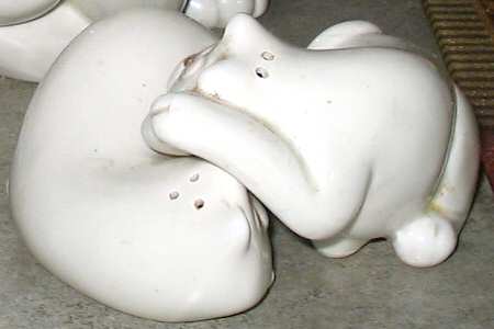 Fat Cat Cat Nap Figural Salt & Pepper Set