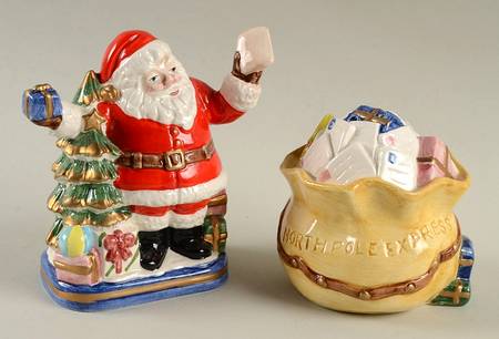 Vintage Santa Figural Salt & Pepper Set