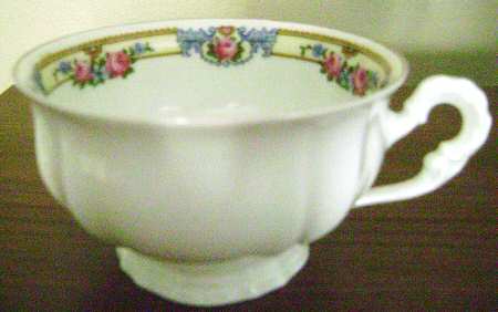 FUR88 Footed Cup