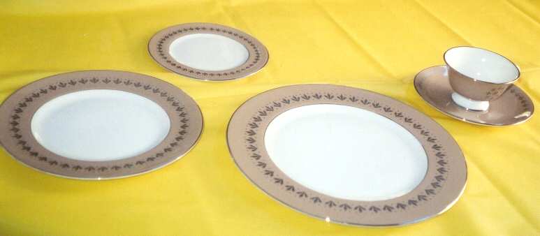 Versailles Cocoa (Rim, Plat Trim) by Flintridge