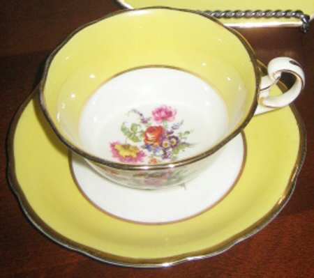 FOL59 Footed Cup & Saucer Set
