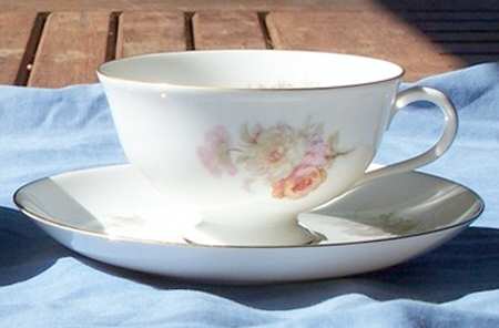 02637 Footed Cup & Saucer Set