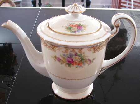 FUJ28 Teapot & Lid