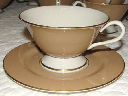 FIA11 Footed Cup & Saucer Set