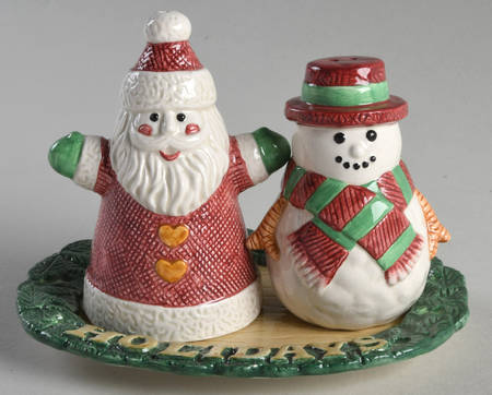 Christmas Crafts Figural Salt and Pepper Tray Set