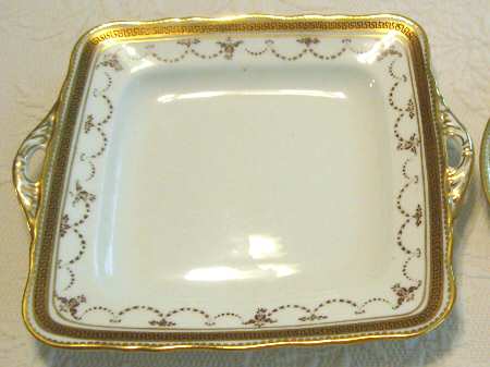 Milo Square Handled Cake Plate