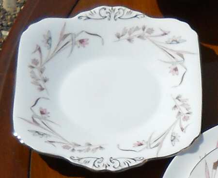 FOL65 Square Handled Cake Plate