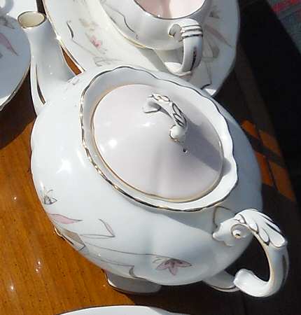FOL65 Teapot & Lid