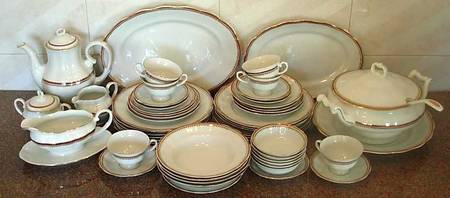 FAV82 Footed Cup & Saucer Set