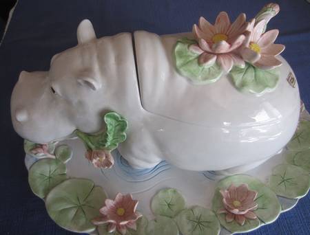 Hippo Tureen & Lid w/Ladle & Underplate