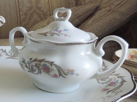 FAV86 Sugar Bowl & Lid