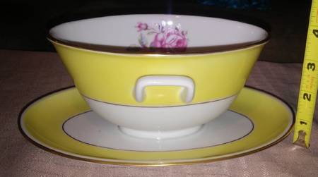 Ramona Gravy Boat with Attached Underplate