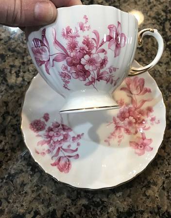 4137 Footed Cup & Saucer Set