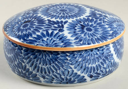 Chrysanthemum 5" Round Box & Lid