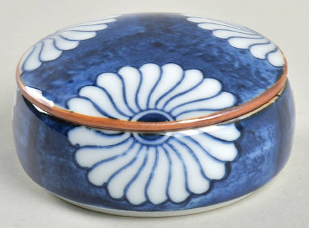 Chrysanthemum 3" Round Box & Lid