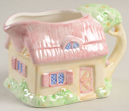 Village Green House Creamer