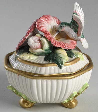 FIT165 Figural Box & Lid