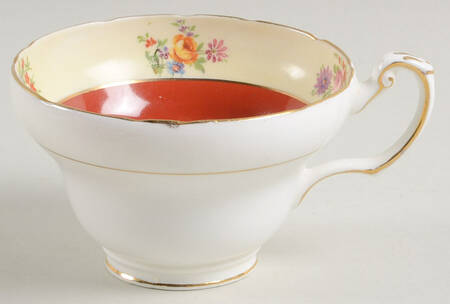 V2668 Footed Cup