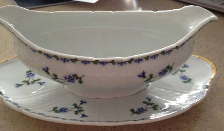 GDA24 Gravy Boat with Attached Underplate