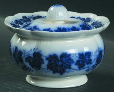 Vinranka Sugar Bowl & Lid
