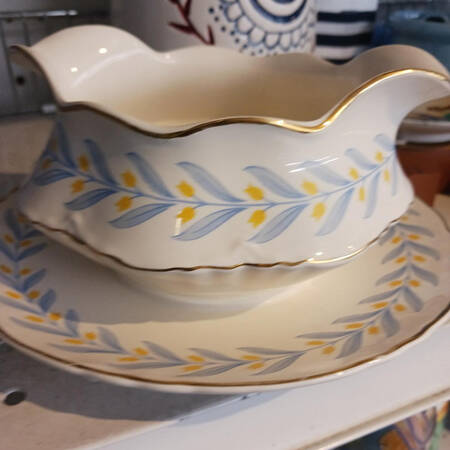 Apollo Gravy Boat with Attached Underplate