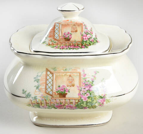 Breakfast Nook Sugar Bowl & Lid