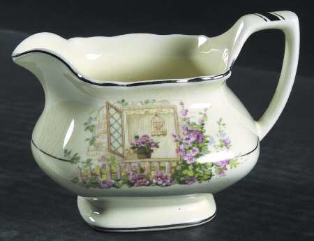 Breakfast Nook Creamer
